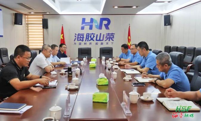 艾轶伦在海南橡胶山荣分公司座谈。。。。